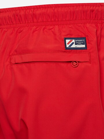 Shorts de bain Superdry en rouge