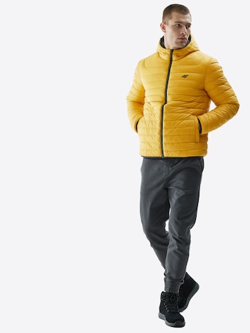 Veste d’hiver 4F en jaune