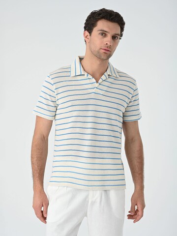 Tricou de la Antioch pe alb