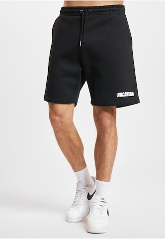 regular Pantaloni di ROCAWEAR in nero: frontale