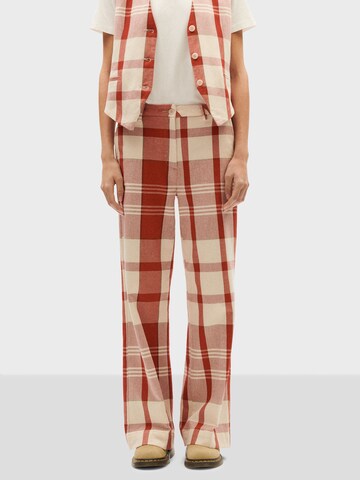 Loosefit Pantalon 'HERMIONE' Thinking MU en rouge : devant