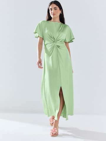 Next Βραδινό φόρεμα σε πράσινο: μπροστά