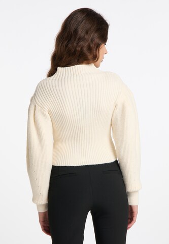 Pullover di faina in bianco