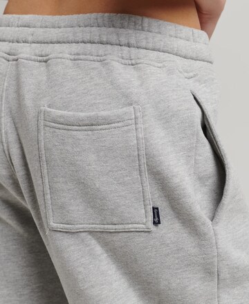 Superdry Tapered Hose in Grau