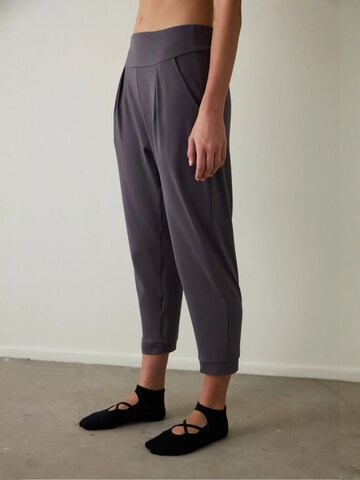 Penti Workout Pants 'Aktive Unterteile' in Grey: front