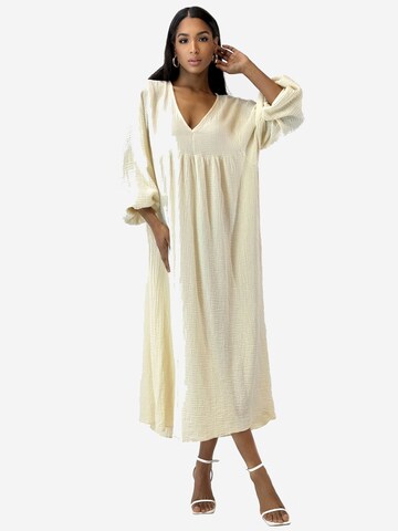 Elara Kleid in Beige: Vorderseite