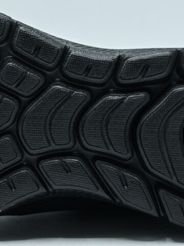 SKECHERS - Calzado deportivo 'Skechers Advantage 40' en negro