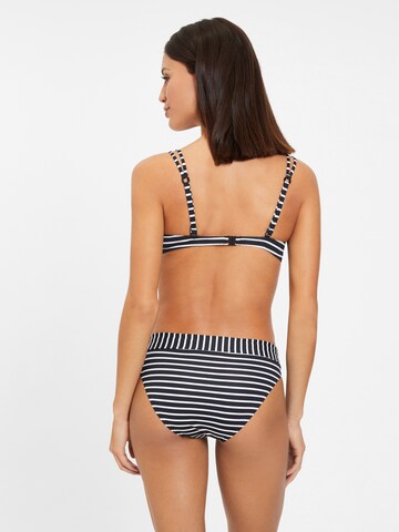 Slip costum de baie de la s.Oliver pe negru