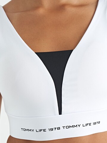 Haut de sport Tommy Life en blanc