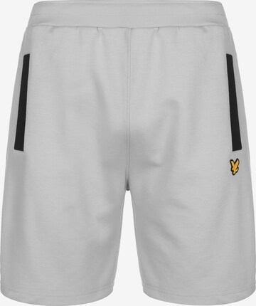 Loosefit Pantalon de sport Lyle & Scott en blanc : devant