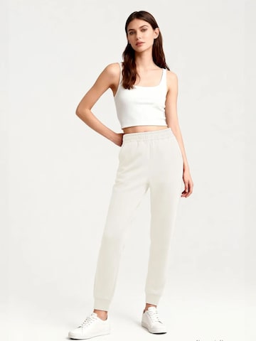 Effilé Pantalon de sport 'Jogginghose' Tommy Life en marron