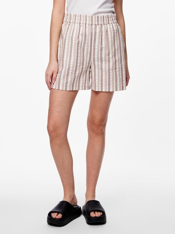 PIECES Regular Shorts 'AITLYN' in Beige: predná strana