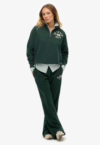 Sweat-shirt 'Athletic Essentials' Superdry en vert