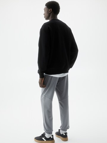 Pull&Bear Tapered Broek in Grijs