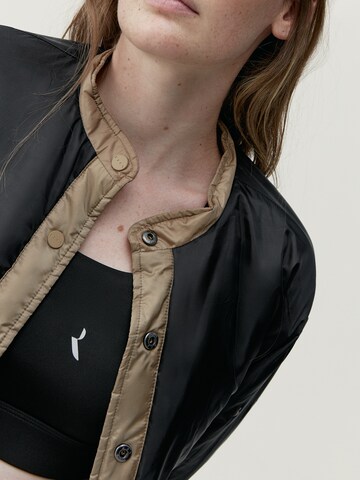 Veste mi-saison 'Tove' Born Living Yoga en beige