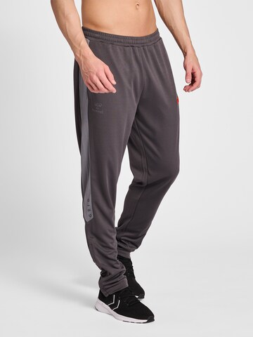 Hummel Regular Workout Pants in Grey: front