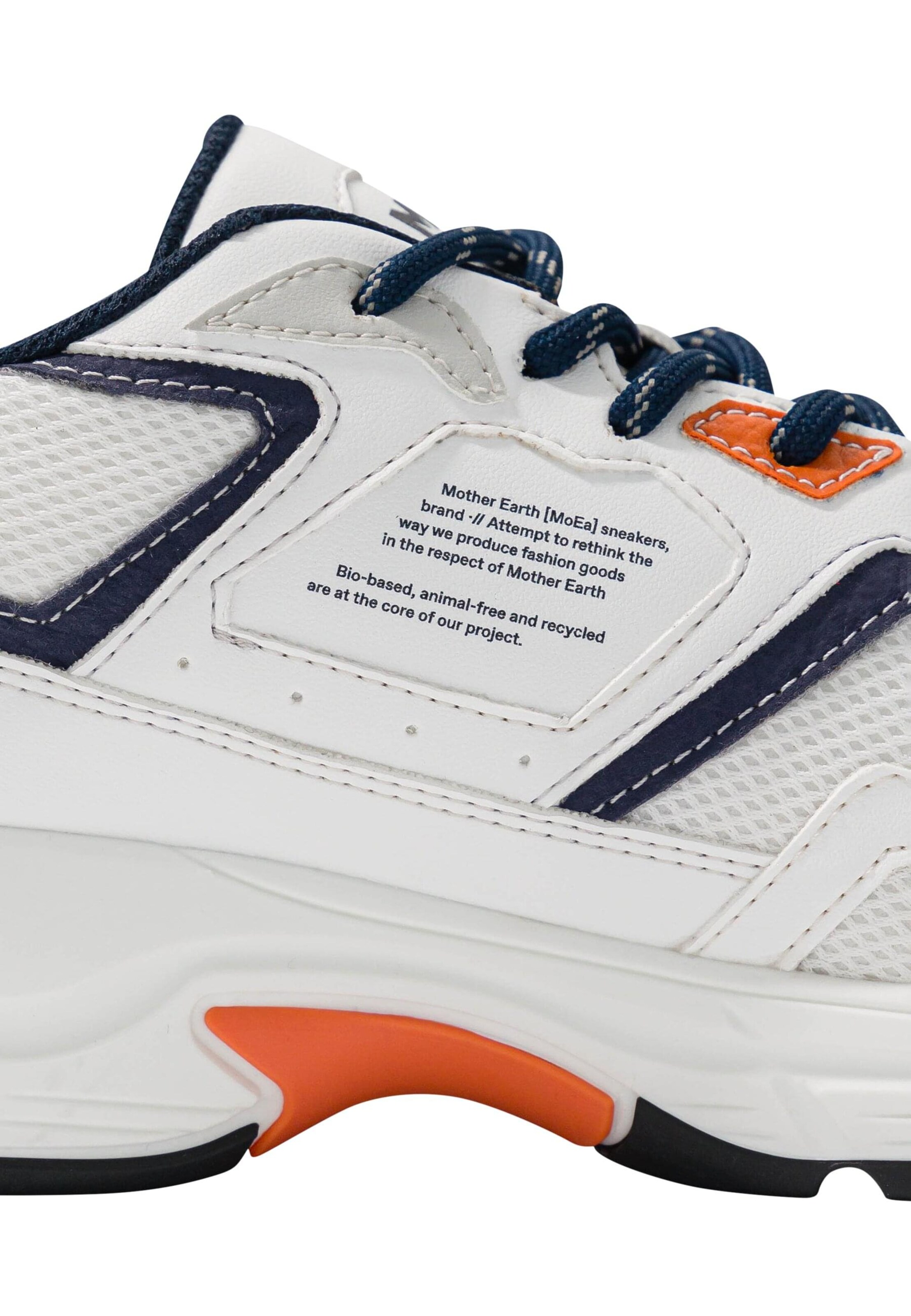Sneaker bassa 'Gen8 - Orange x Mushroom' di MoEa in bianco