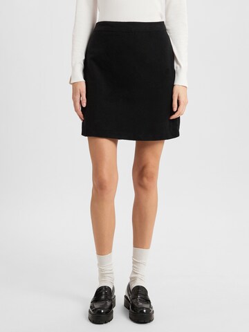 Marie Lund Skirt in Black: front