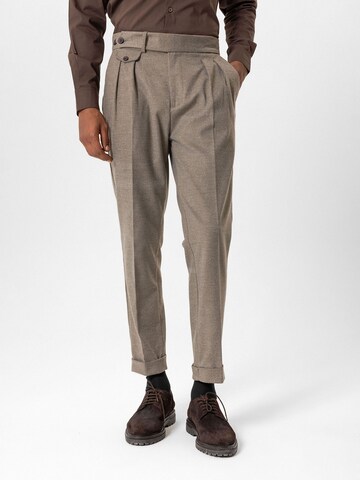 Antioch Tapered Pleat-front trousers 'Diedrich' in Brown