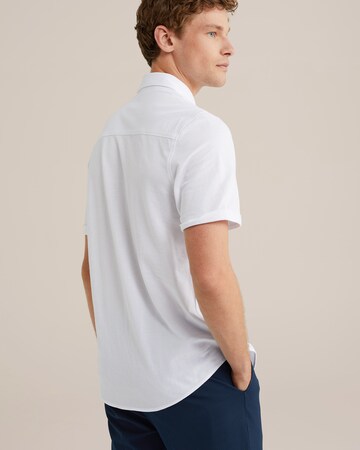 Coupe slim Chemise WE Fashion en blanc