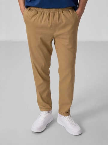 Tommy Life - Regular Calças chino em castanho: frente