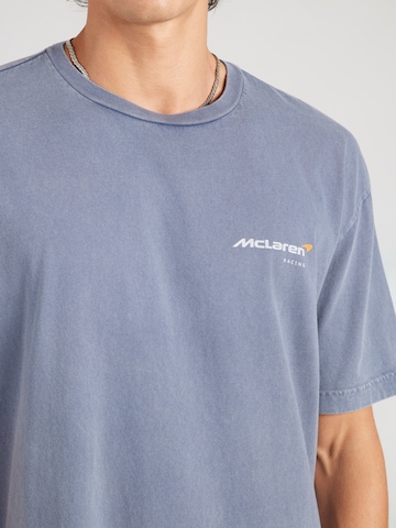 HOLLISTER Póló 'MCLAREN' - kék