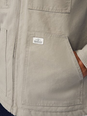 Next Jacke in Grau