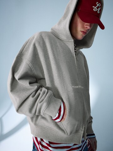 Bershka Mikina – šedá