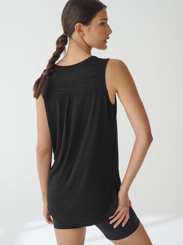 Next Top in Black