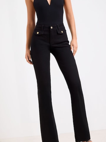 Lipsy Levenevä Farkut värissä musta