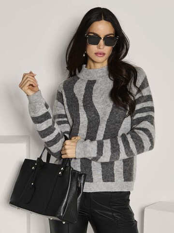 MADELEINE Pullover in Grau