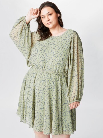 Robe Forever New Petite en vert : devant