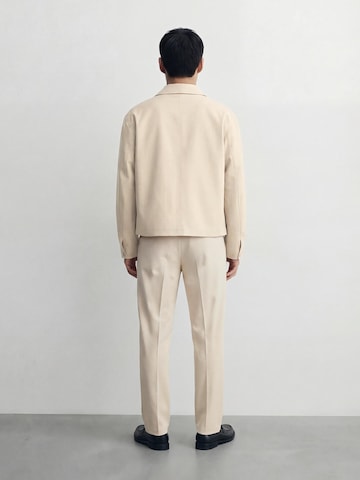 Burocs Regular Pleat-Front Pants in Beige
