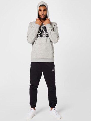 ADIDAS SPORTSWEAR - Camiseta deportiva 'Essentials Fleece Big Logo' en gris