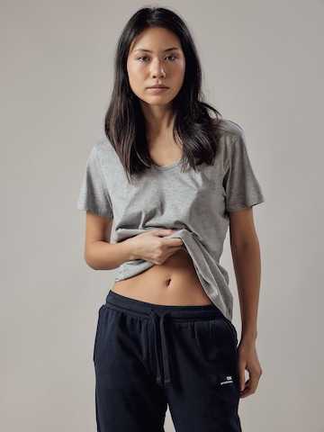 Maglietta 'T-Shirt Scollo Profondo' di OWN Off With Nature in grigio