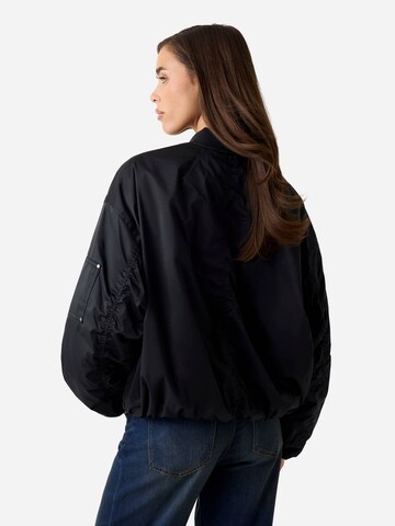 GUESS Between-Season Jacket in Black
