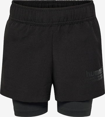 Hummel Slimfit Shorts in Schwarz: predná strana