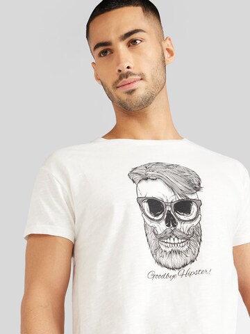 Tricou 'Hipster' de la Derbe pe alb