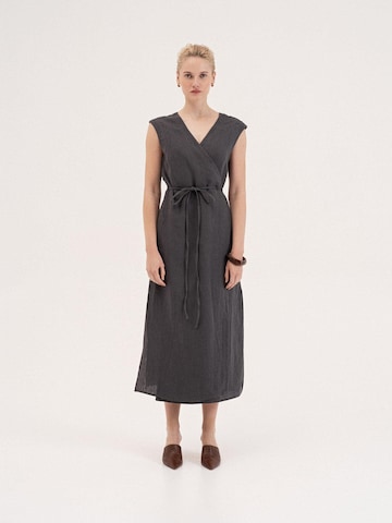 AmourLinen - Vestido de verano 'Aurora' en gris: frente