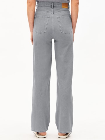ARMEDANGELS Loosefit Jeans 'Enijaa' in Grijs