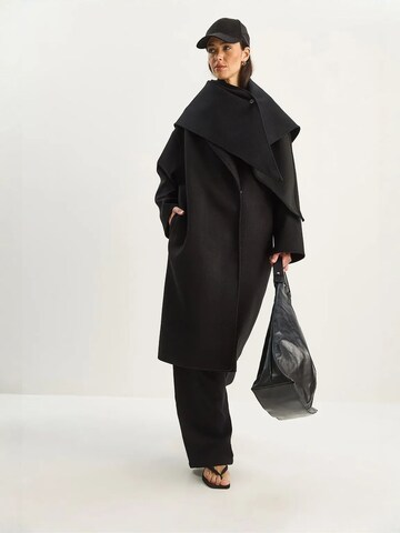 Bianco Lucci Mäntel in Schwarz