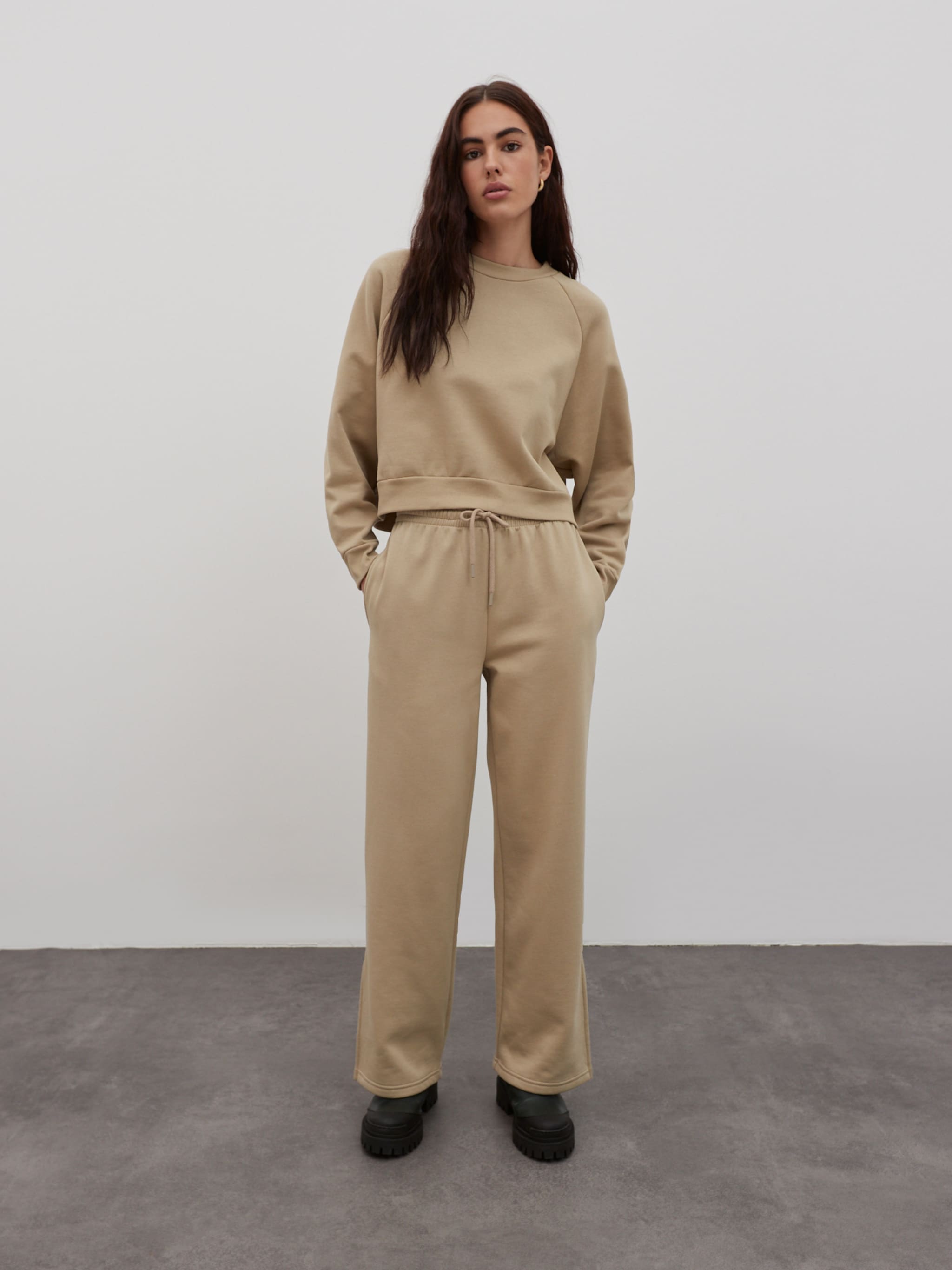 EDITED Producten Sweatshirt 'Aura' Beige