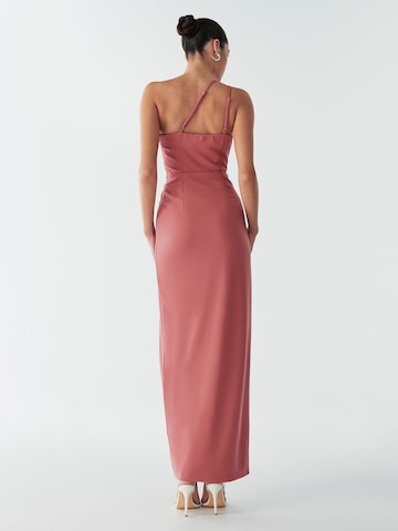 Rochie de seară 'Boston' de la BWLDR pe roșu: spate