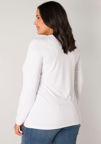 BASE LEVEL CURVY Shirt in White