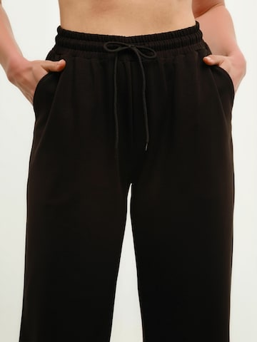 Regular Pantalon 'Henny' Liberte Essentiel en noir