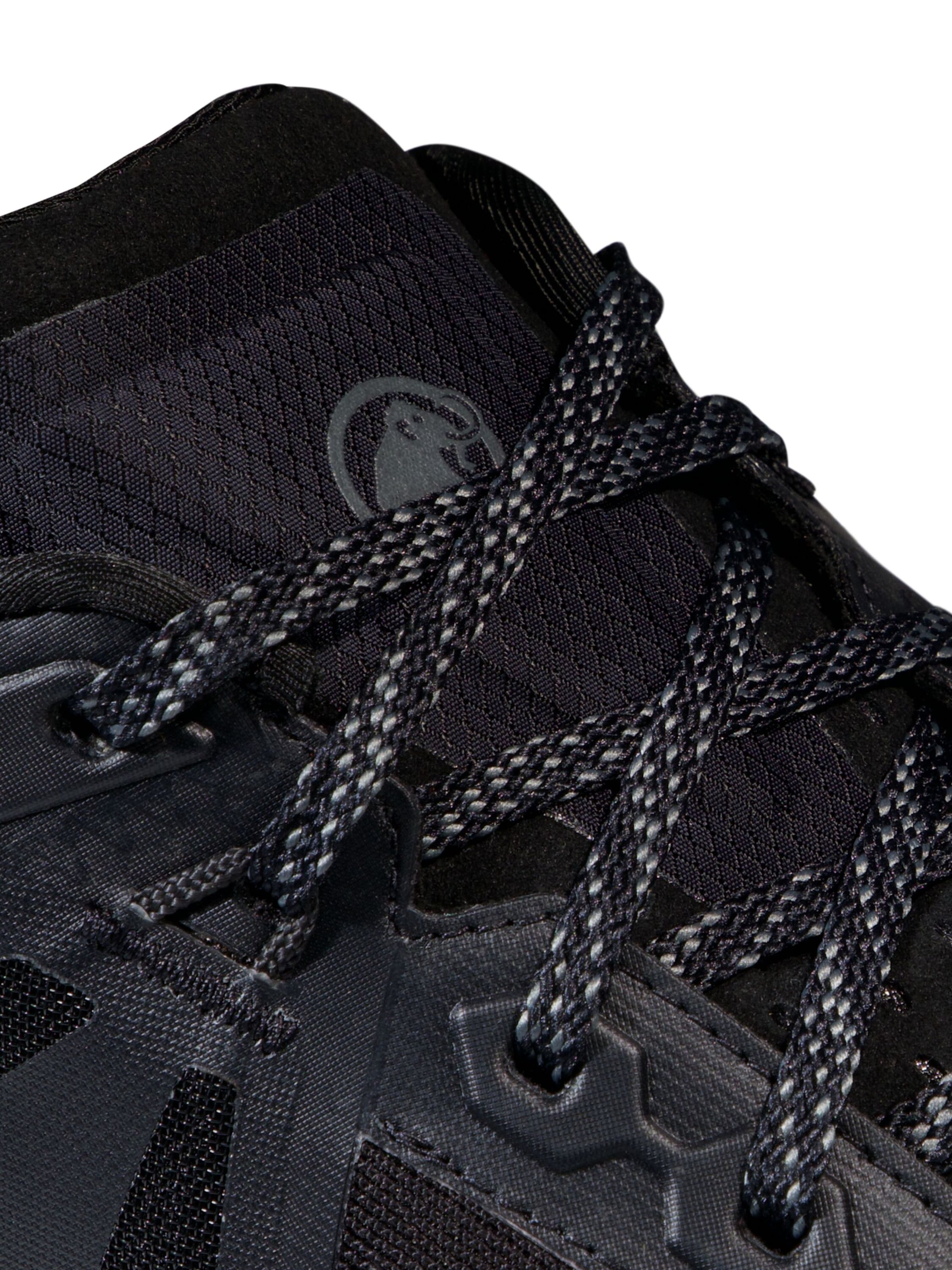 MAMMUT Flats in Black