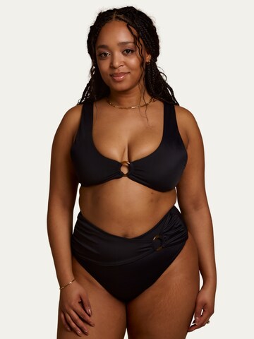 Billie Swim Bikinitop 'Biarritz Ring Top' in Zwart: voorkant