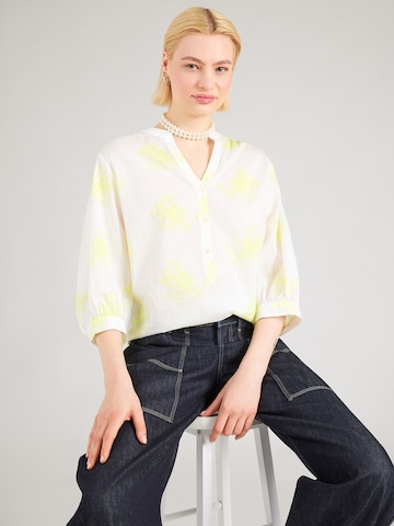 Emily Van Den Bergh - Blusa en blanco: frente