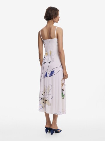Rochie de la Desigual pe alb