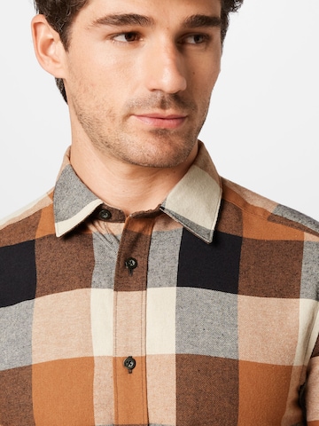 Only & Sons - Ajuste estrecho Camisa 'Gudmund' en marrón